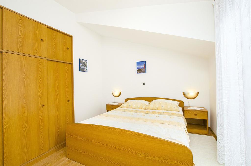 Apartments And Rooms Iva Trogir Exterior foto