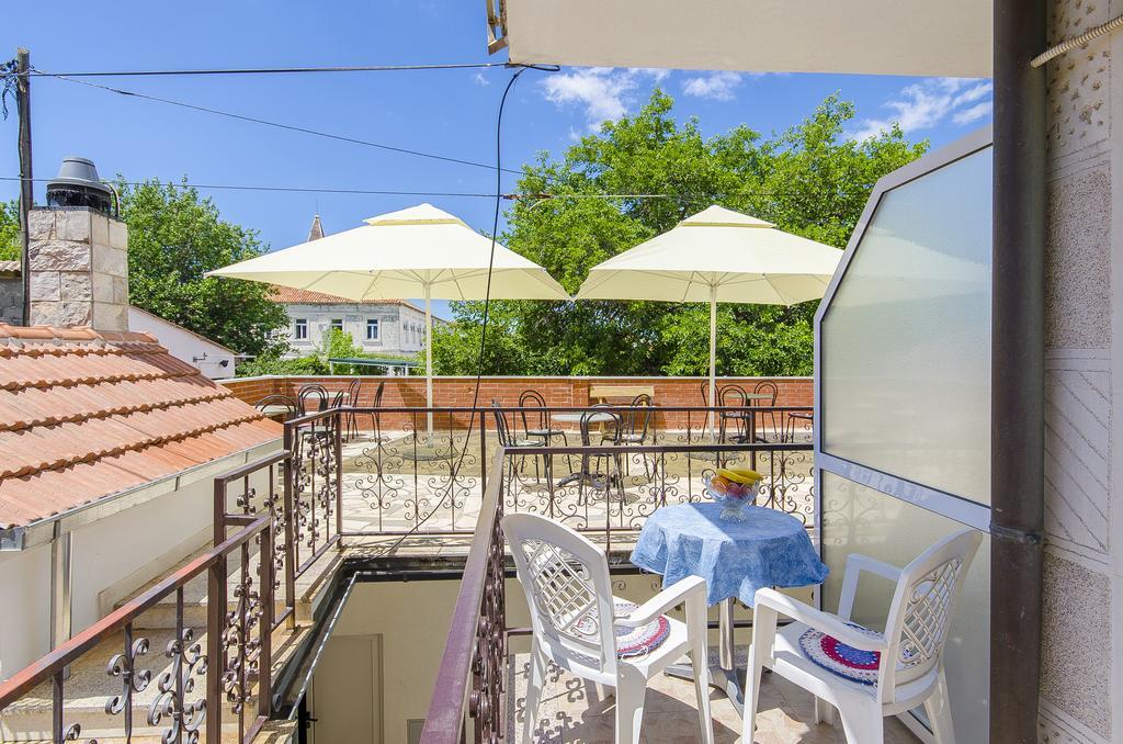Apartments And Rooms Iva Trogir Exterior foto