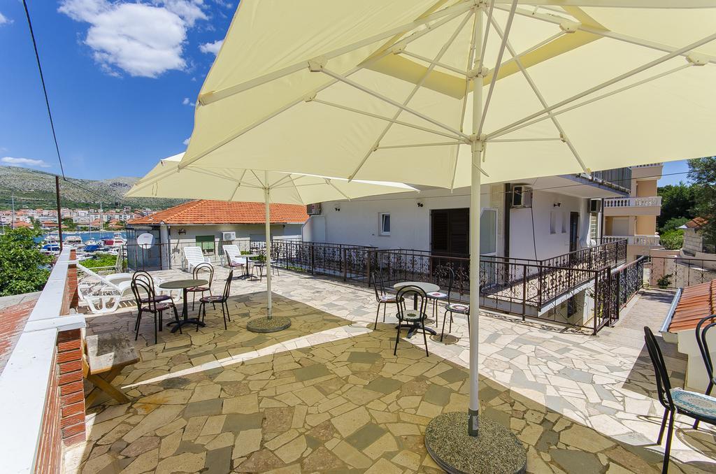 Apartments And Rooms Iva Trogir Exterior foto