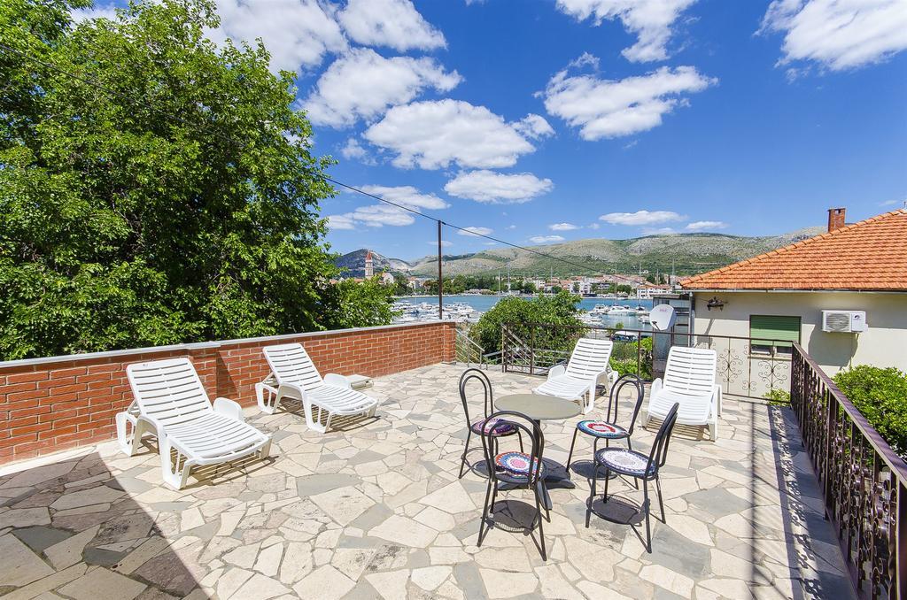Apartments And Rooms Iva Trogir Exterior foto