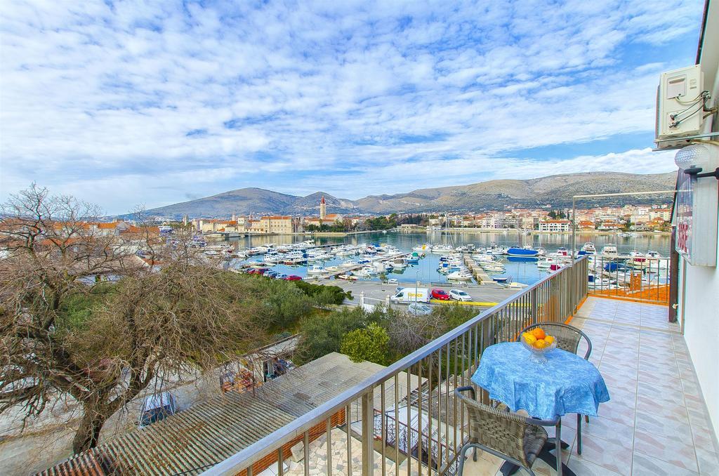 Apartments And Rooms Iva Trogir Exterior foto
