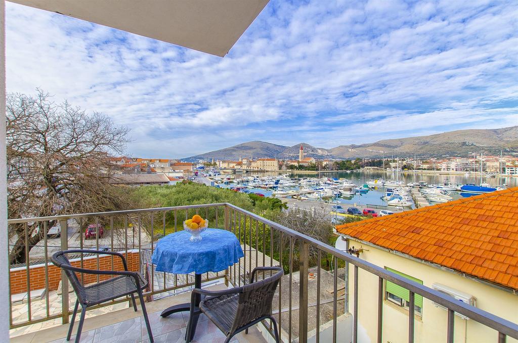 Apartments And Rooms Iva Trogir Exterior foto