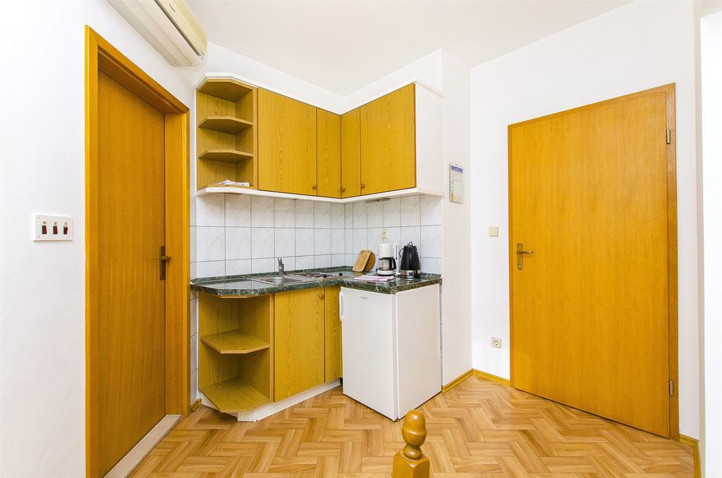 Apartments And Rooms Iva Trogir Exterior foto