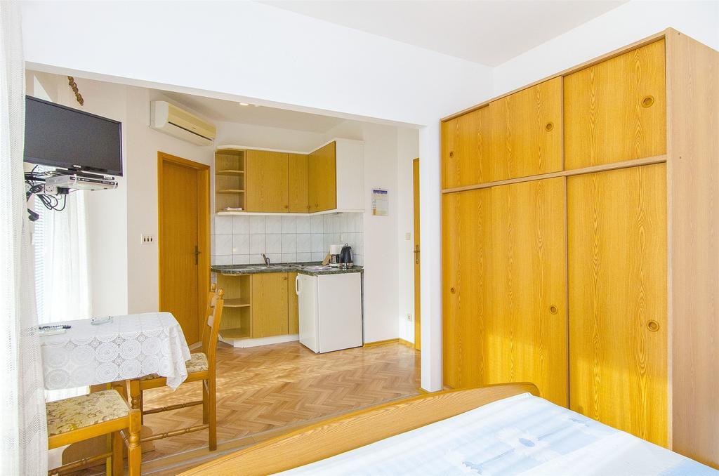 Apartments And Rooms Iva Trogir Exterior foto