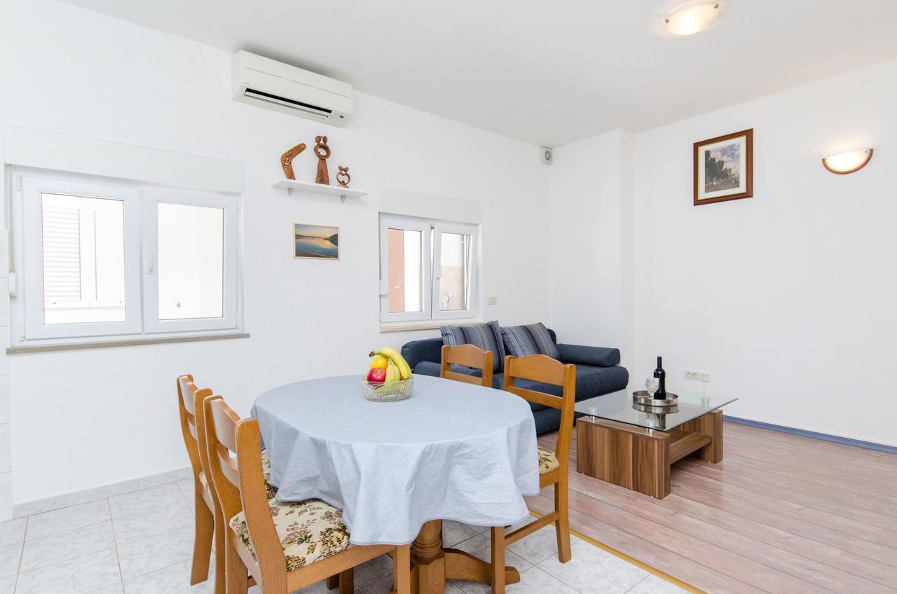 Apartments And Rooms Iva Trogir Exterior foto